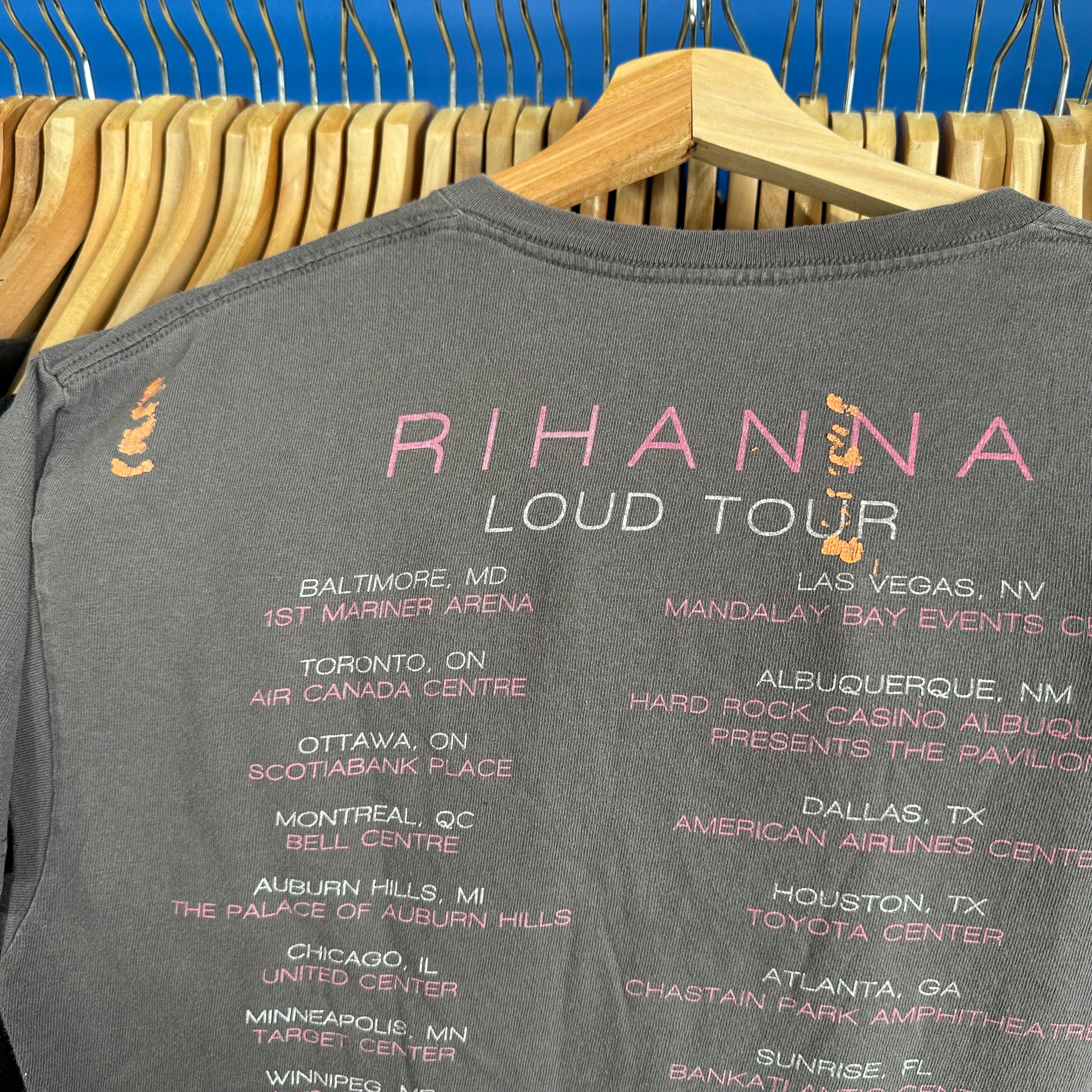 Rhianna Loud Tour *Modern* T-Shirt