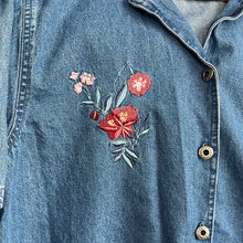 Load image into Gallery viewer, Floral Femme Button Up
