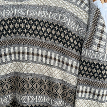 Load image into Gallery viewer, David Taylor Stripped Sweater
