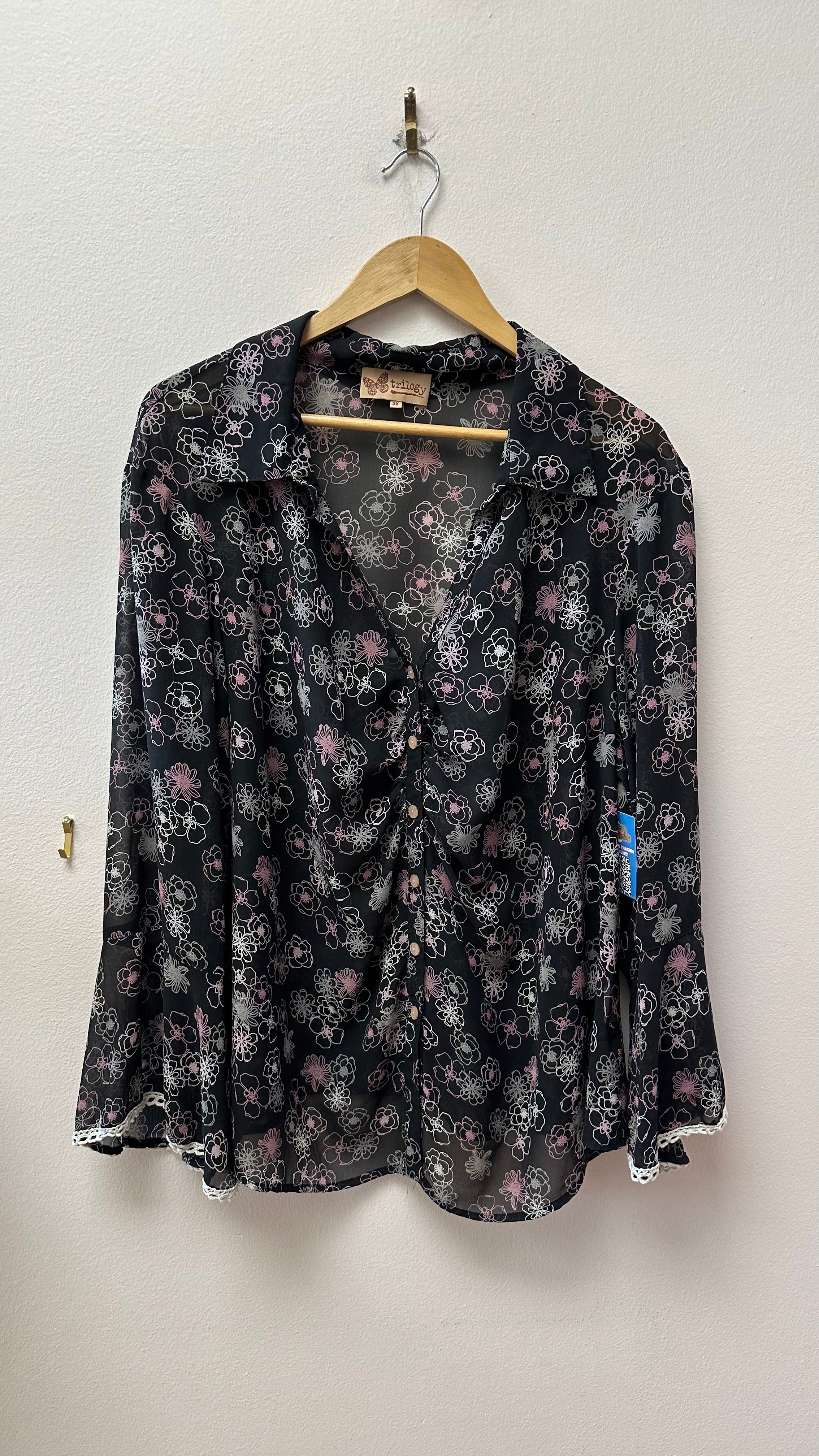 Trilogy Sheer Floral Print Femme Button-Up