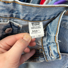 Load image into Gallery viewer, Levi’s 550 Light Wash Denim Jeans
