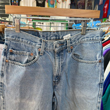 Load image into Gallery viewer, Levi’s 550 Light Wash Denim Jeans
