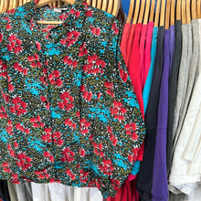 Load image into Gallery viewer, Worthington Floral Femme Button Up

