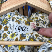 Load image into Gallery viewer, Ritz Floral Pattern Femme Button Up
