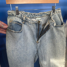 Load image into Gallery viewer, Gitano Frayed Waist Bow Legged Denim Pants
