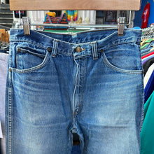 Load image into Gallery viewer, Wrangler Lightwash Jean Pants
