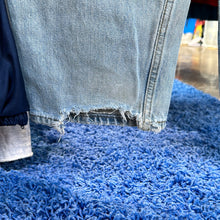 Load image into Gallery viewer, Levi’s 550 Light Wash Denim Jeans
