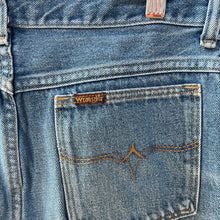 Load image into Gallery viewer, Wrangler Lightwash Jean Pants
