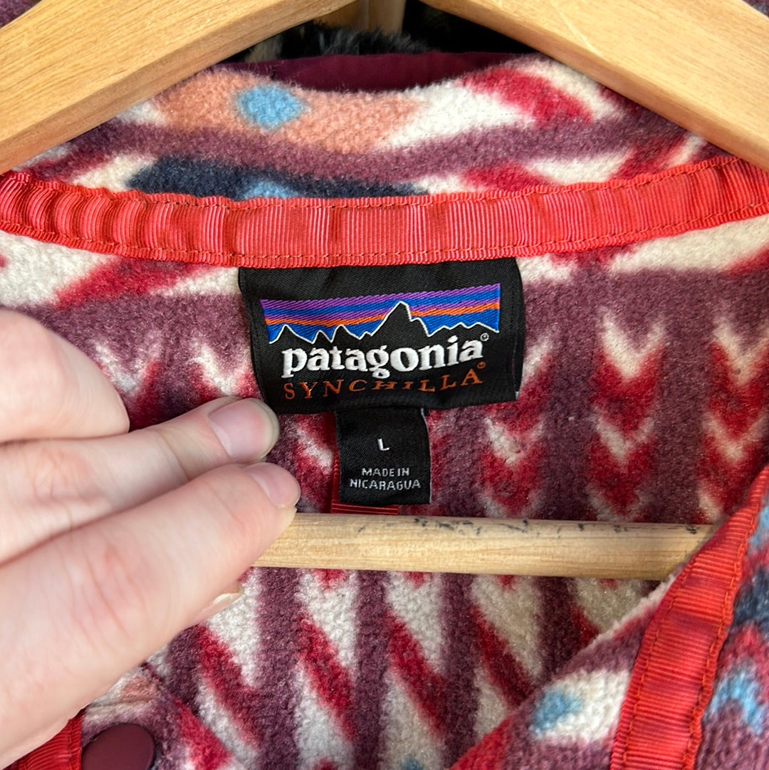 Patagonia Reds and Teal Pattern Fleece