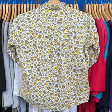Load image into Gallery viewer, Ritz Floral Pattern Femme Button Up
