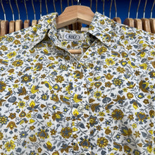 Load image into Gallery viewer, Ritz Floral Pattern Femme Button Up
