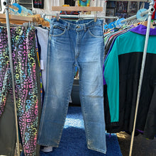 Load image into Gallery viewer, Wrangler Lightwash Jean Pants
