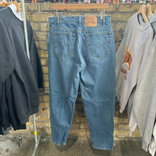 Load image into Gallery viewer, Levi’s 560 Denim Pants
