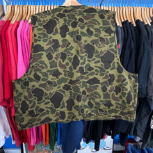 Load image into Gallery viewer, Duck Camo Hunting Vest
