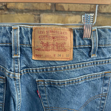 Load image into Gallery viewer, Levi’s 560 Denim Pants
