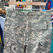 Load image into Gallery viewer, Digi Camo Cargo Pants
