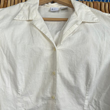 Load image into Gallery viewer, Gap Femme Button Up
