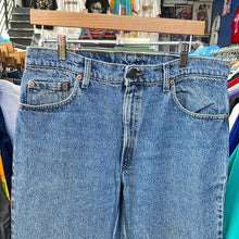 Load image into Gallery viewer, Levi’s 550 Denim Jeans
