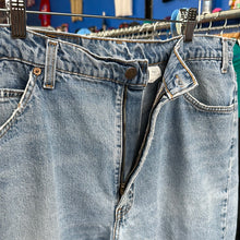 Load image into Gallery viewer, Levi’s Denim 550 Relaxed Fit Light Wash Pants
