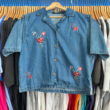 Load image into Gallery viewer, Floral Femme Button Up
