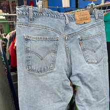 Load image into Gallery viewer, Levi’s Denim 550 Relaxed Fit Light Wash Pants
