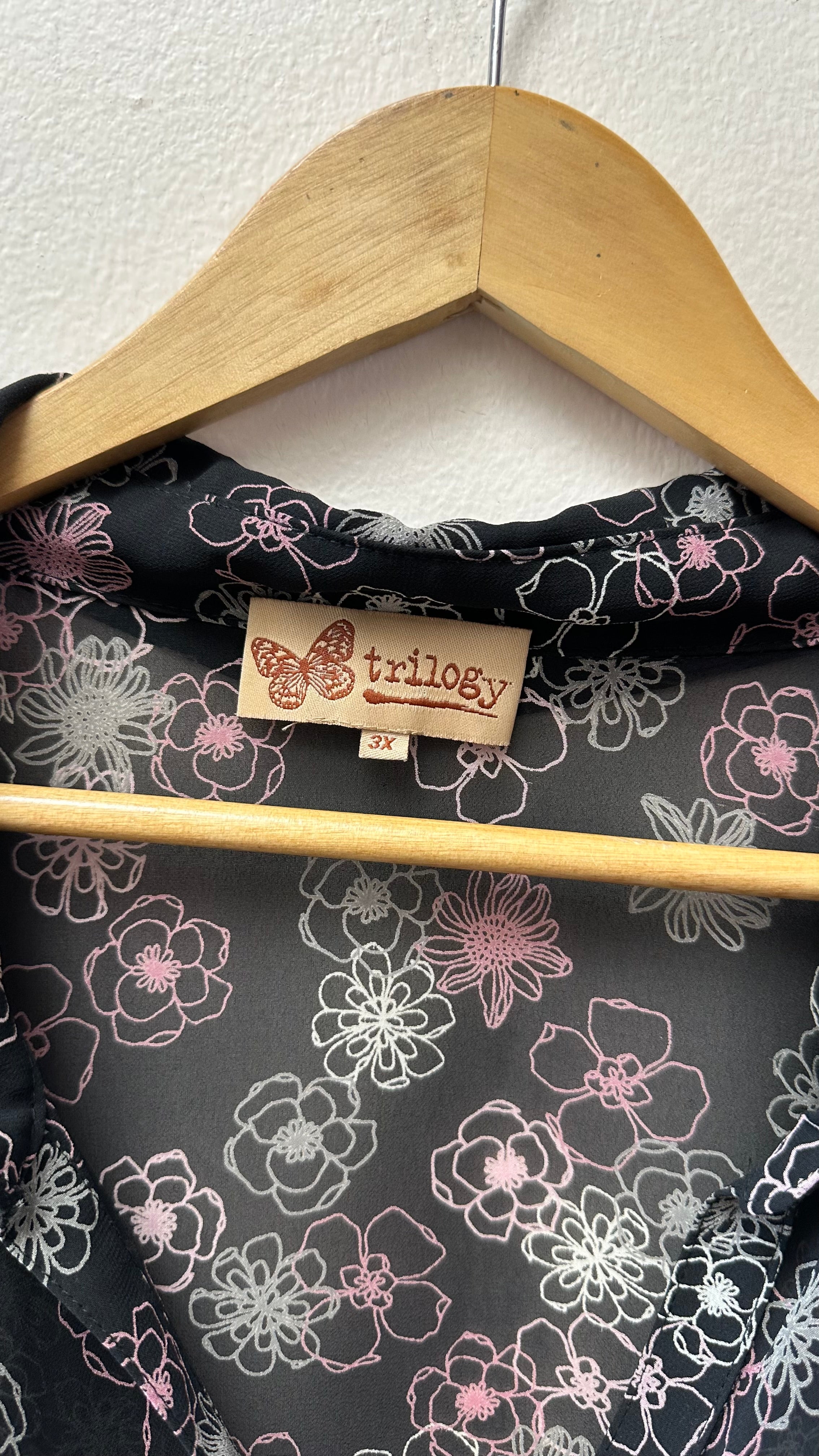 Trilogy Sheer Floral Print Femme Button-Up