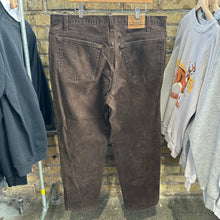 Load image into Gallery viewer, Levi’s Brown 545 Denim Pants
