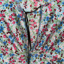 Load image into Gallery viewer, Floral Tie Femme Top
