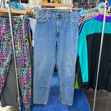 Load image into Gallery viewer, Levi’s 550 Denim Jeans

