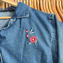 Load image into Gallery viewer, Floral Femme Button Up
