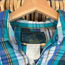 Load image into Gallery viewer, Alaskawear Plaid Button Up
