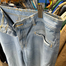 Load image into Gallery viewer, Viceroy Flared Light Wash Denim Pants

