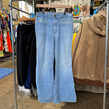 Load image into Gallery viewer, Viceroy Flared Light Wash Denim Pants
