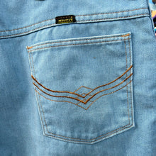 Load image into Gallery viewer, Maverick light wash Jean Shorts
