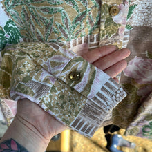Load image into Gallery viewer, Silk Vertical Floral Button Up
