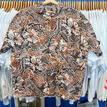 Load image into Gallery viewer, Sostanza Patterned Button Up
