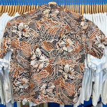 Load image into Gallery viewer, Sostanza Patterned Button Up
