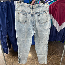 Load image into Gallery viewer, Northwest Blue Acid Wash Jeans
