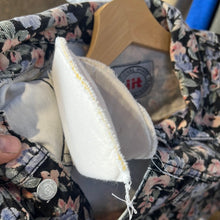 Load image into Gallery viewer, Floral Pattern Cropped Jean Jacket
