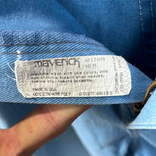 Load image into Gallery viewer, Maverick light wash Jean Shorts
