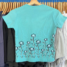 Load image into Gallery viewer, Weavers Girl Flower Print T-Shirt

