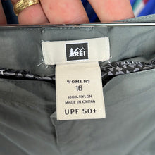 Load image into Gallery viewer, REI Cargo Pants (Modern)
